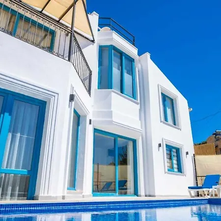Superb Villa With Private Pool And Excellent View Near Beach In Kas וילה קס
