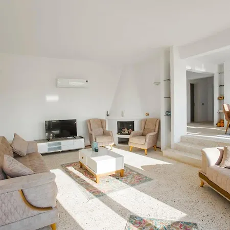 Superb Villa With Private Pool And Excellent View Near Beach In Kas *